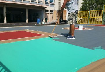 Coloration en résine d'une plateforme multisports