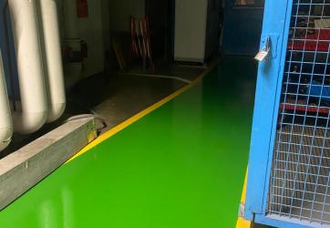 Traçage d'une allée piétonne sur un site industriel , Ain 01