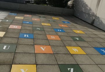 Traçage jeux éducatifs : marquage au sol d'un parcours ludique