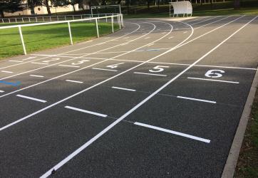 Traçage piste sur enrobé