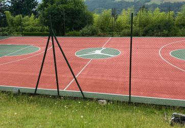 transformation d'un terrain de tennis en terrain de basket-ball en ISERE 38
