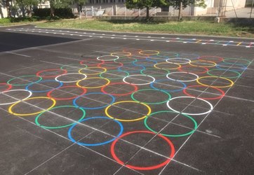 Marquage au sol d'un jeu éducatif