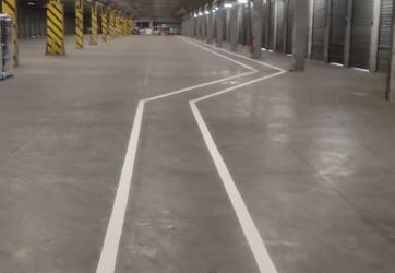 traçage d'un cheminement piétons sur un site logistique sur Corbas 69