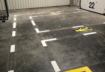 Traçage d'un cheminement piéton sur un site industriel , Ain 01