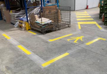 cheminement piéton sur un site industriel