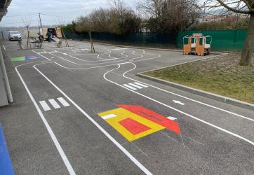 marquage au sol d'un circuit vélo en Isere 38