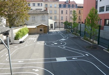Traçage d'un circuit vélo dans une Ecole
