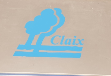 Inscription du logo de la ville en peinture sur sol PVC