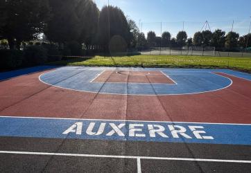 réalisation d'un terrain de basketball 3x3 en couleur et traçage du logo chantier en Bourgogne