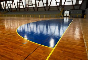 Coloration d'une zone de Handball sur un sol en Parquet en peinture PU, Chalon sur Saone 71