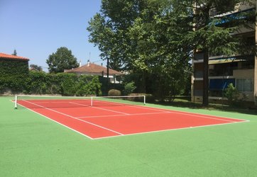 Nettoyage et coloration d'un tennis