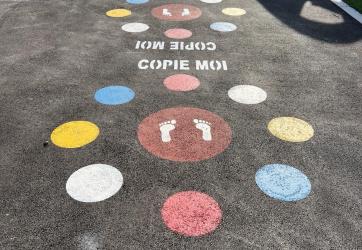 marquage au sol du jeu COPIE MOI dans une école Lyon 69