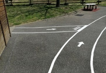 Traçage d'un piste dans une école 