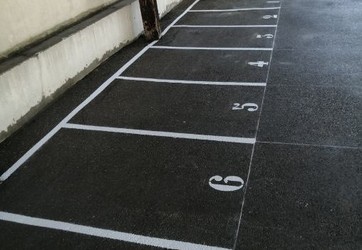 Traçage d'un petit parking à vélo