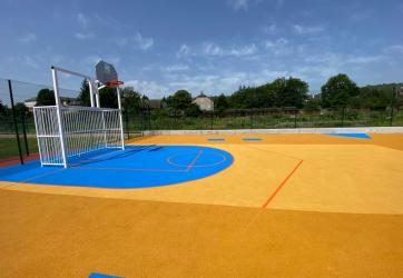marquage sportifs sur sol souple en EPDM en peinture PU
