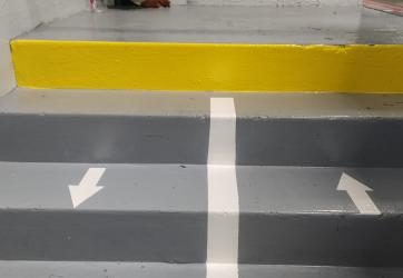 coloration d'un escalier sur un site industriel 