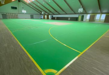Traçage d'un futsal dans un gymnase