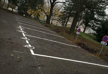 marquage de places de parking simples et de places PMR