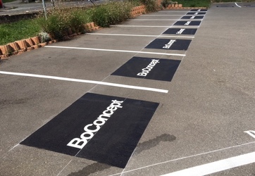 implantation de logo pour privatiser les places de parking