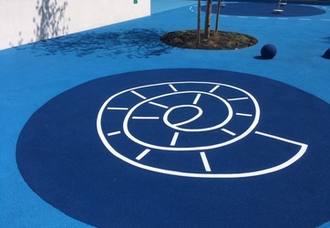 Traçage d'une marelle sur sol en EPDM
