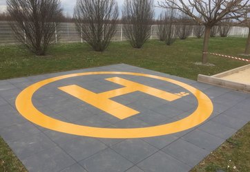 Traçage d'un logo sur dalles carrelage extérieur