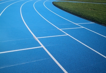 Tracage d'une piste d'athlétisme à Andrézieux