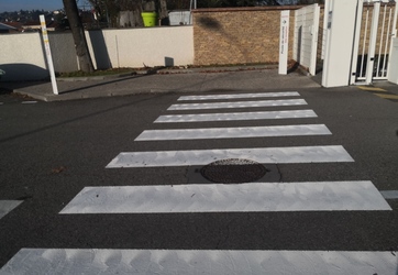 marquage au sol passage piéton en enduit a froid 