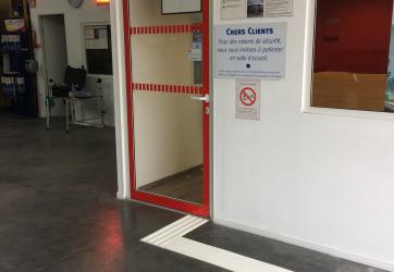 Pose de bandes d'aide à l'orientation - PMR