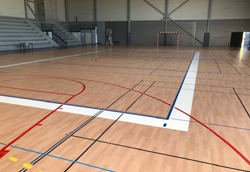 traçage terrain de Volley Ball compétition avec contour peint en blanc sur 20cm
