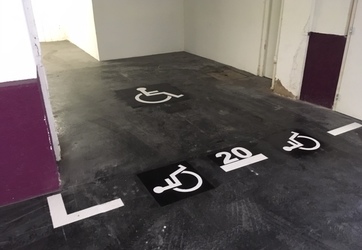 Marquages aux sols de parking PMR sous terrain en résine hôtel château Perrache (Lyon)