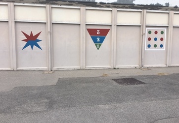Traçage de jeux educatifs sur un mur
