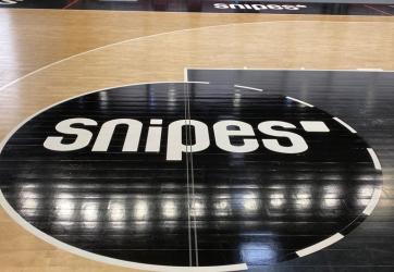 Traçage logo SNIPES sur sol en parquet , Paris 75