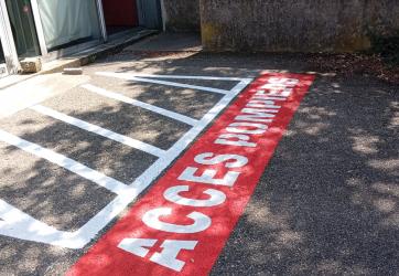 marquage au sol d'un acces pompier dans une copropriété sur lyon
