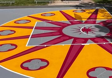 marquage au sol d'un terrain de basket au design spécifique