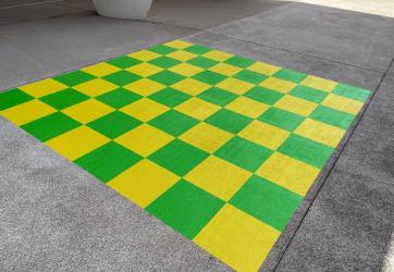 traçage d'un damier dans une école