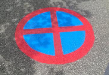 Marquage au sol d'un picto '' interdiction de stationner '' 
