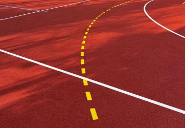 marquage d'un terrain de handball sur un plateau sportif