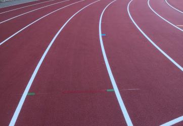 Marquage d'une piste d'athlétisme 