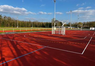 traçage d'un plateau sportif avec terrains de basket-ball 3x3