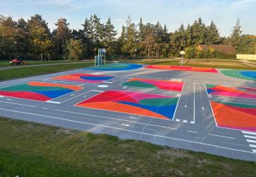 Marquage au sol d'un circuit et coloration de la piste