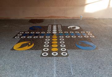 traçage d'un jeu de petits chevaux en thermocollés
