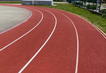 Retraçage d'une piste d'athlétisme dans la Drome 