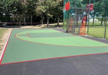 Marquage au sol d'un terrain de basket 3x3, coloration des zones.