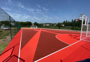 Traçage d'un terrain de handball sur sol en EPDM