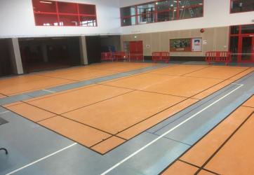 Traçage d'un terrain de badminton sur sol PVC , Savoie 73