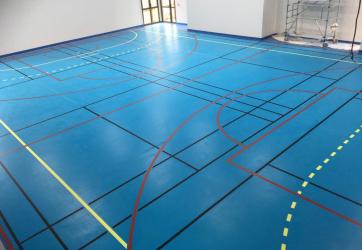 Traçage d'un terrain de handball dans une école ( St Priest 69)