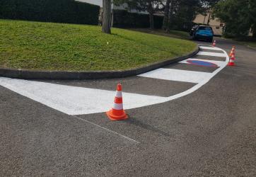 Traçage d'un zébra dans une copropriété , Saint Genis Laval 69
