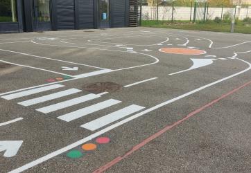 Traçage d'une piste de circuit pour un collège ,Vaulx-en-Velin 69