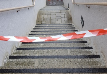 Marquage de nez de marche d'escaliers d'une copropriété