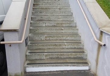 Marquage de nez de marche d'escaliers d'une copropriété